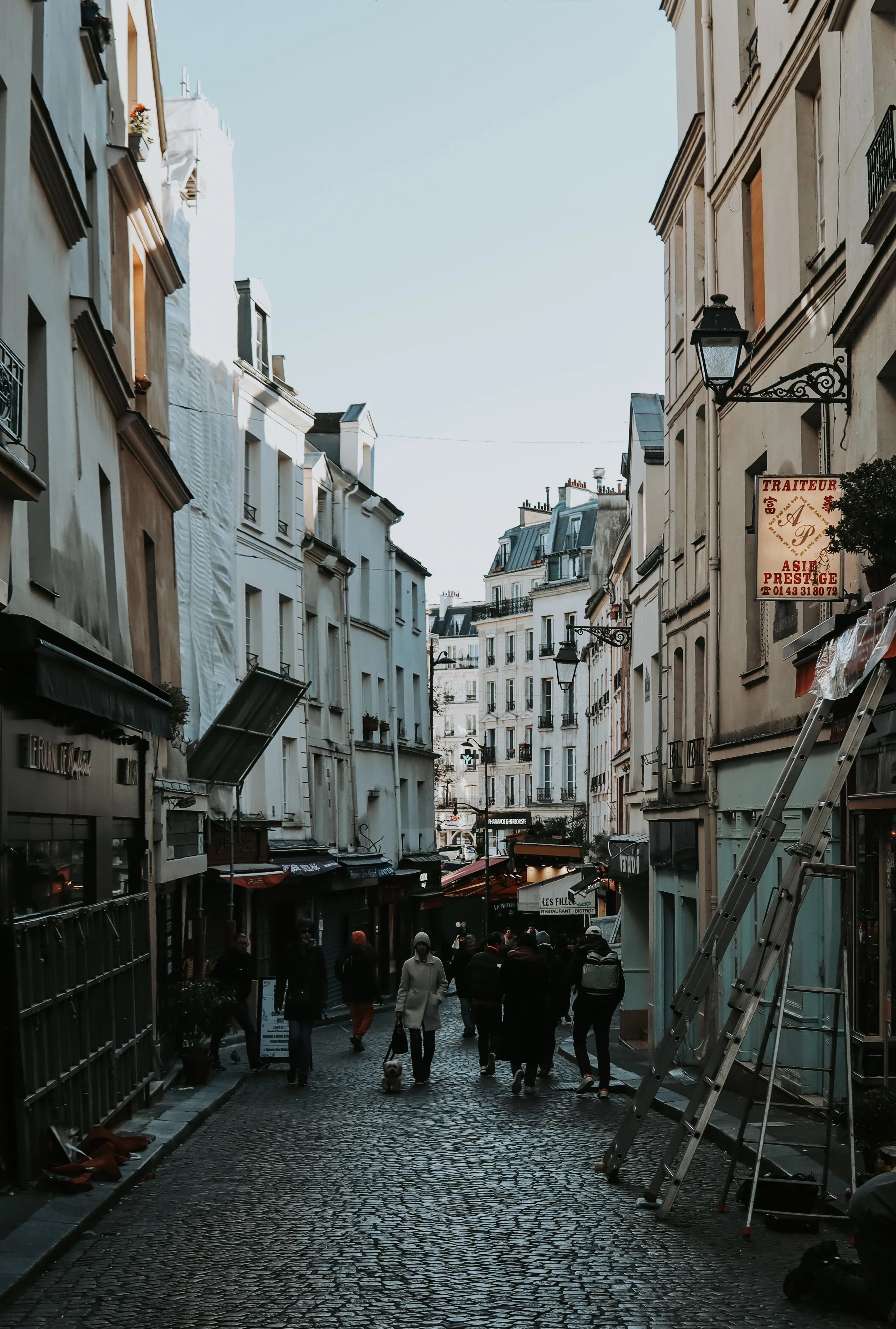 Rue Mouffetard dans le quartier latin, Paris 5e