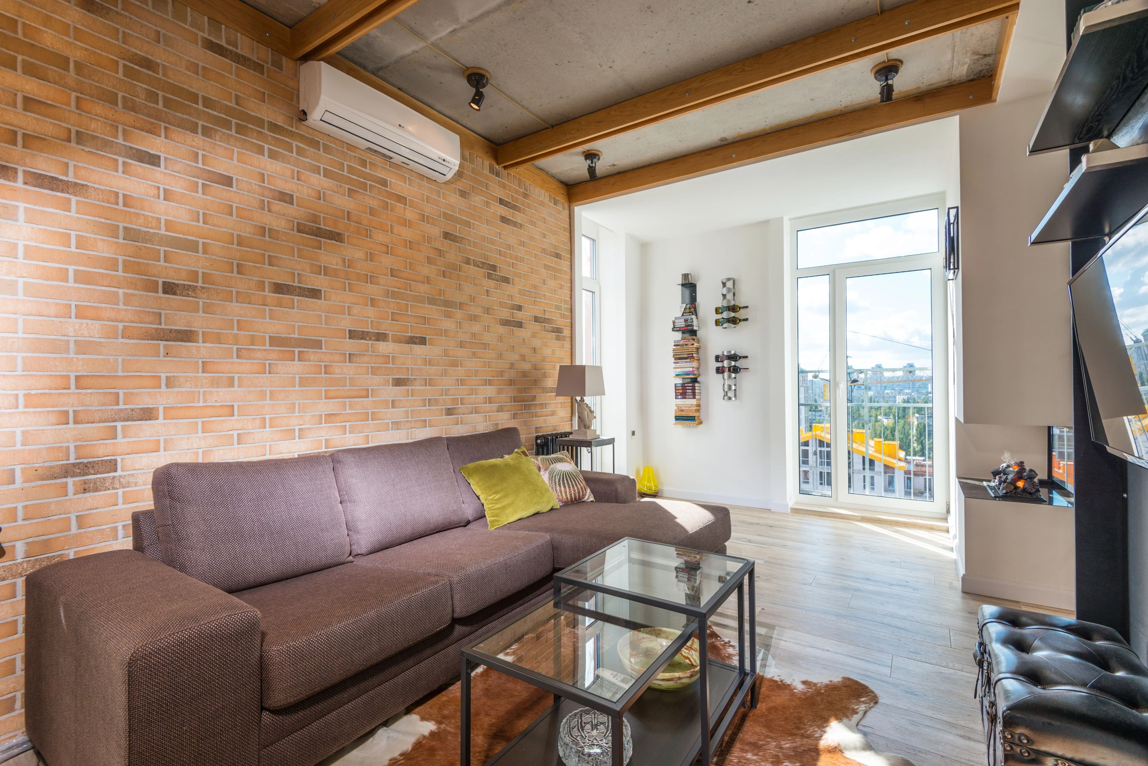 Séjour lumineux d'un appartement familial