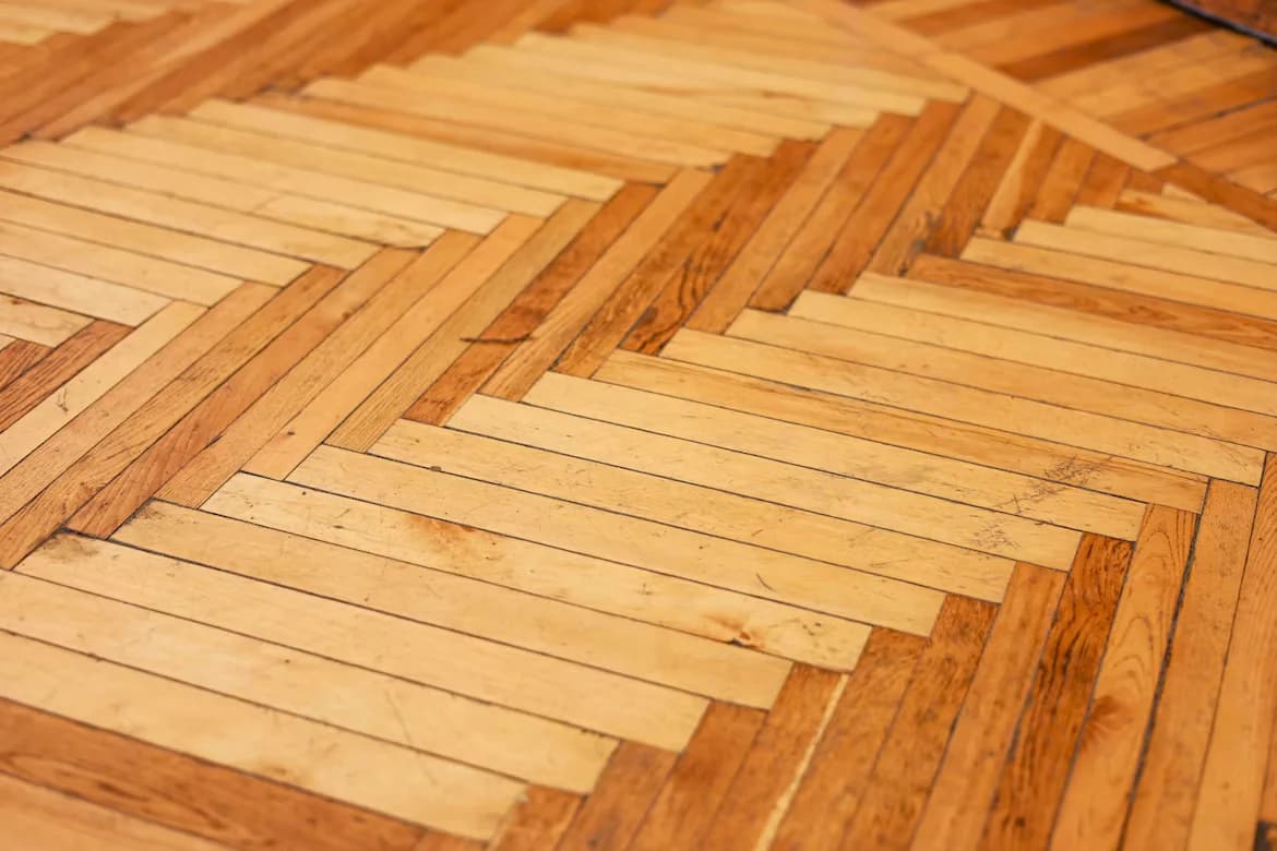Plancher bois d'un immeuble ancien du 12e arrondissement